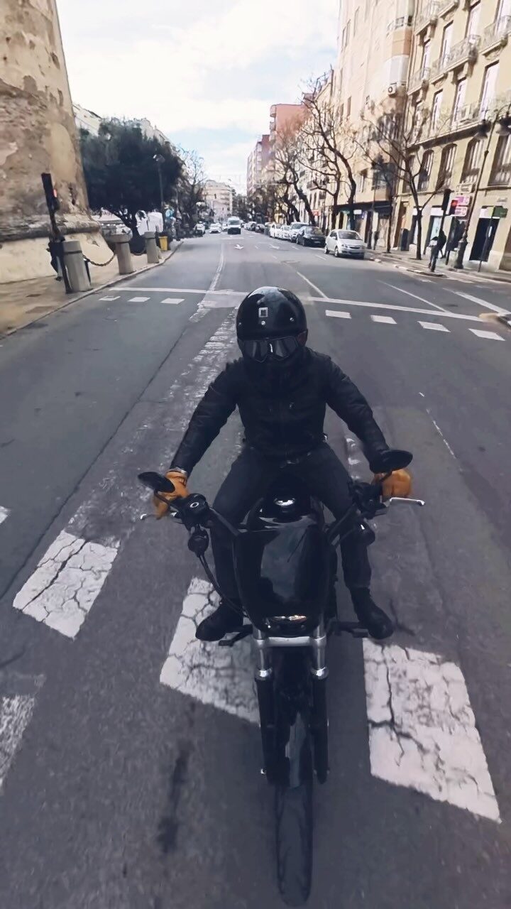Instagram post from eastrides.es. This post is in position 5.