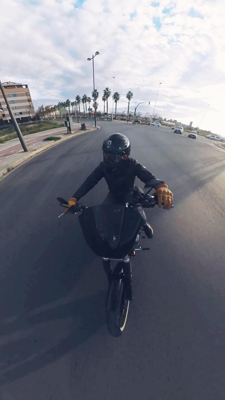 Instagram post from eastrides.es. This post is in position 8.